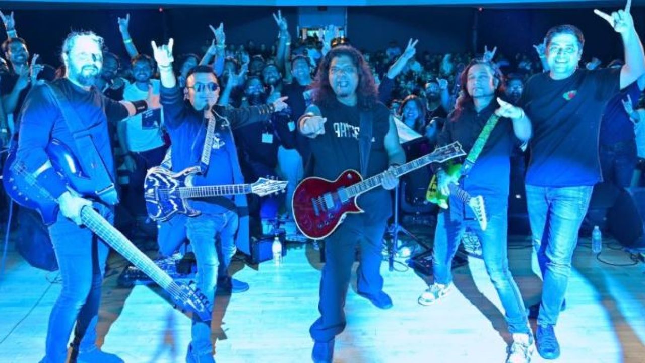 আর্টসেলে মুগ্ধ যুক্তরাষ্ট্র